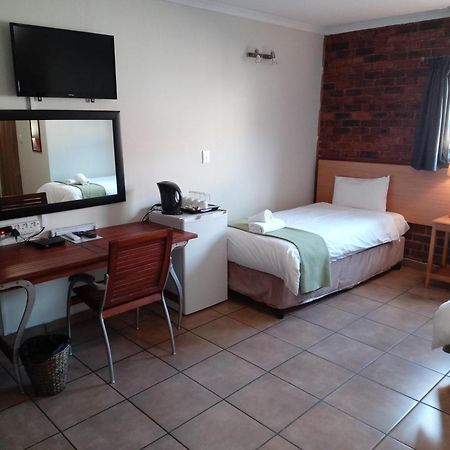 24 Onvrey 3 Star Guest House Boksburg Exterior foto
