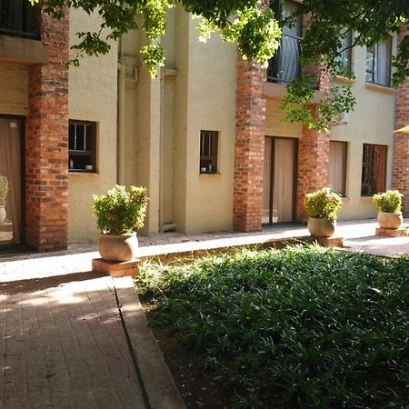 24 Onvrey 3 Star Guest House Boksburg Exterior foto