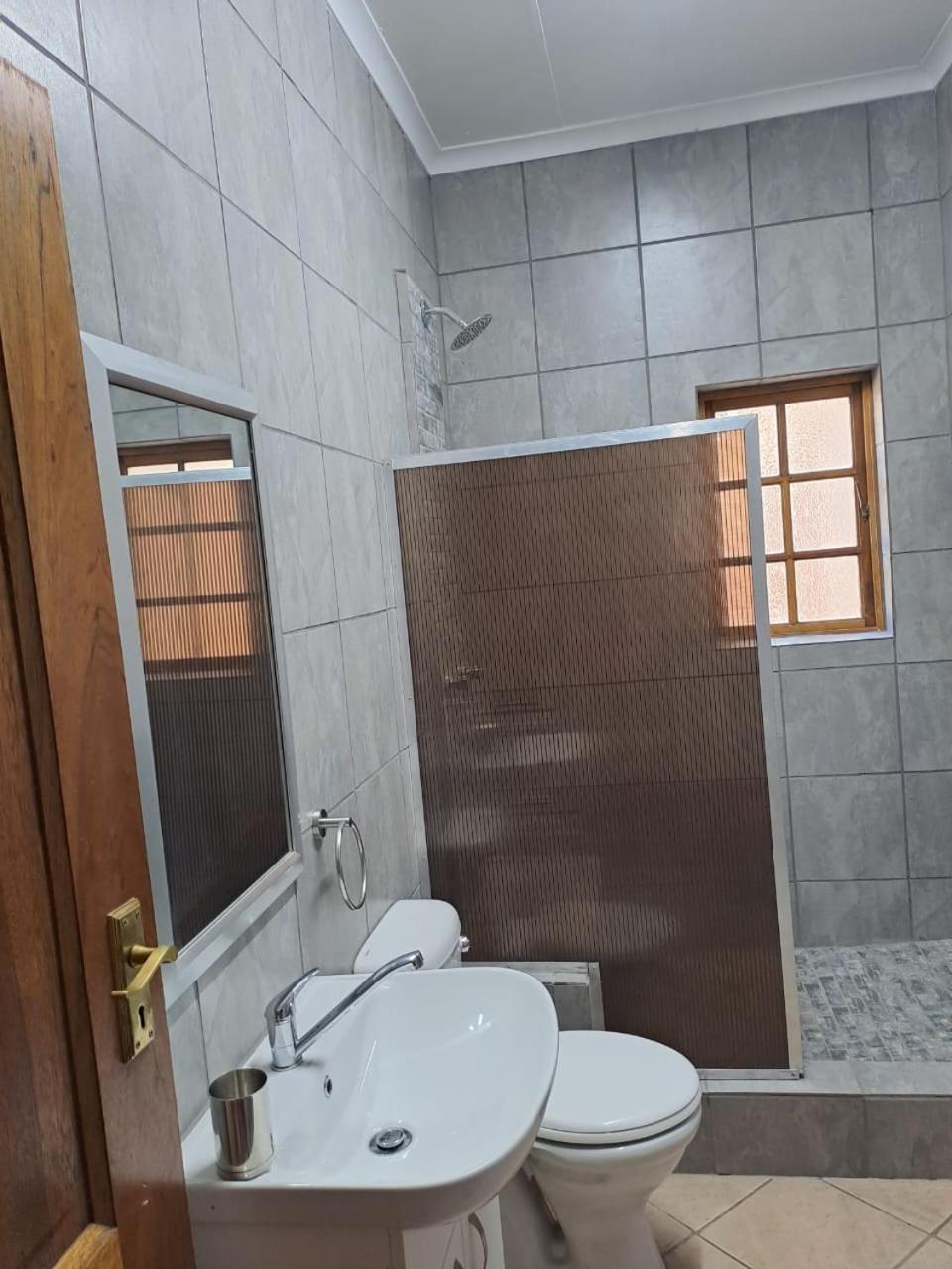 24 Onvrey 3 Star Guest House Boksburg Exterior foto